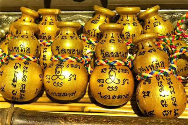 泰国新一代塔固名师：龙婆乐宝葫芦