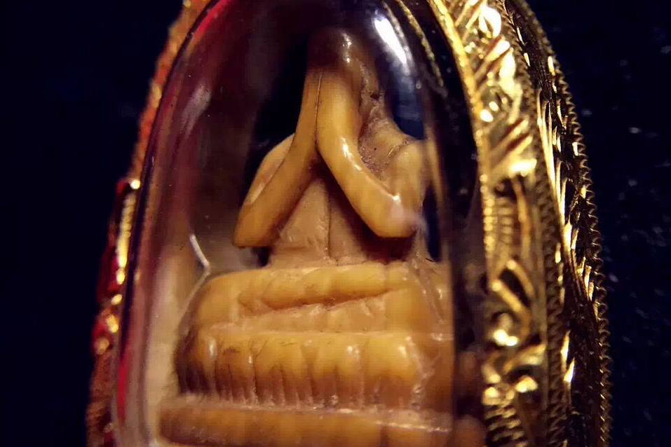 龙婆登牙雕掩面02