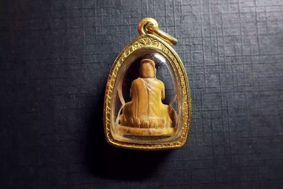 龙婆登牙雕掩面03