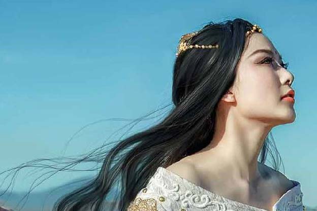 狮子座明日运势查询：狮子男最情有独钟的女孩儿