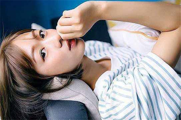 狮子座男今日运势：狮子座的男生们面临女神与女票掉水里——救谁？