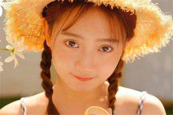 狮子座女生今日运势查询：让狮子座的女生告诉你，抽烟喝酒是不是个好女孩