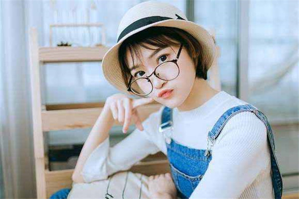 狮子座运势查询：狮子座的女生们，会因为什么被霸道总裁看上