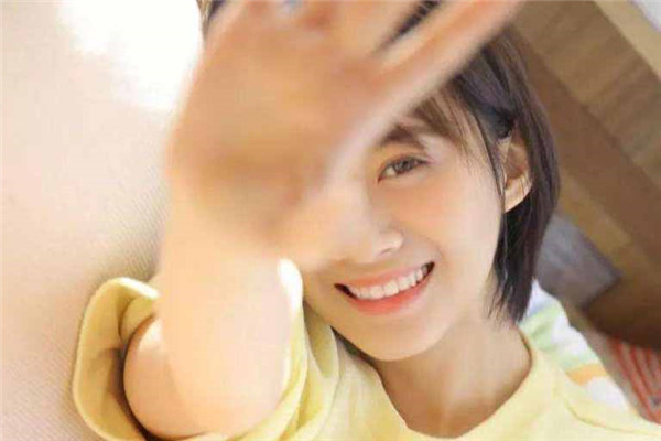狮子座女生：：狮子座没近视戴眼镜干嘛，装文艺么