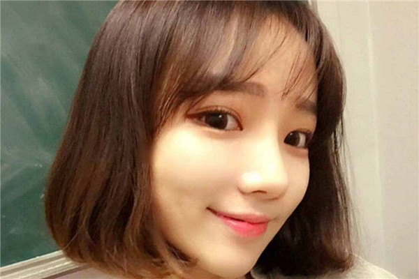 狮子座和双子座配吗？除了吃吃吃？狮子座们聚餐时都在干吗