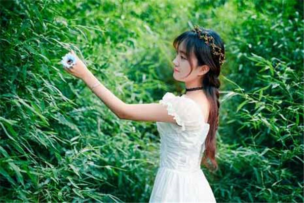 狮子座的上升星座：吃饭听到隔壁情侣打情骂俏，狮子座们作何反应