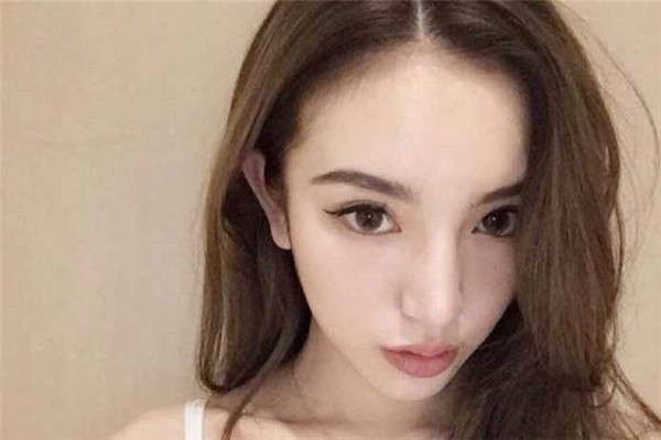  金牛座与狮子座分析：谁打来的电话会让狮子座心跳加快