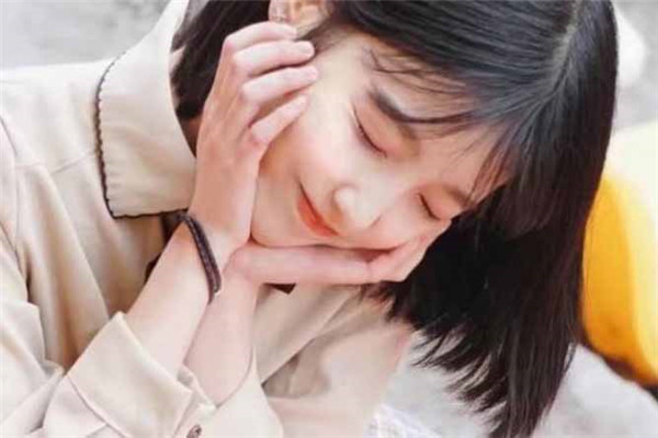 如何搞定狮子座男生，狮子座做过哪些年少无知的事，想起来就想扇自己耳光