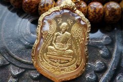 泰国佛牌种类分享：龙婆坤2538年“金门”自身像佛牌