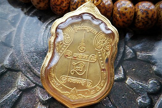 龙婆坤2538年“金门”自身像佛牌